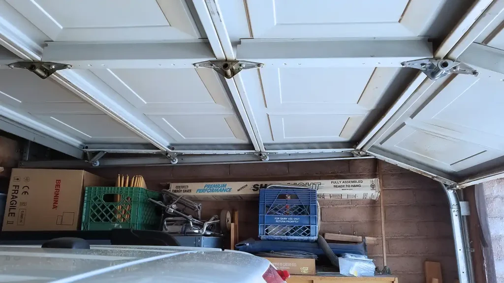 Why Big Garage Door Companies Advertise Everywhere in Vail