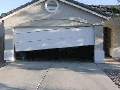 Garage door repair job in Green Valley, AZ